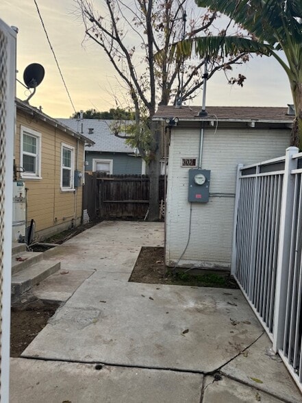 Building Photo - 509 Plymouth Ave