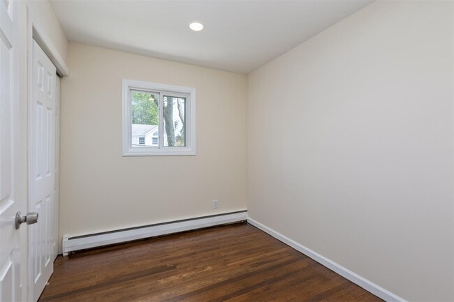 Building Photo - 271 6th Ave