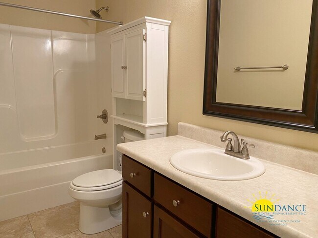 Building Photo - Stunning 4 Bedroom Home in Navarre