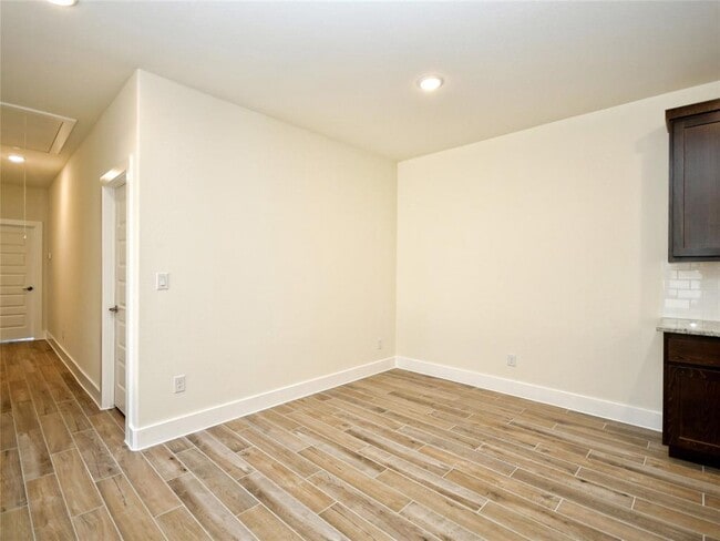 Building Photo - 408 Parkline Dr