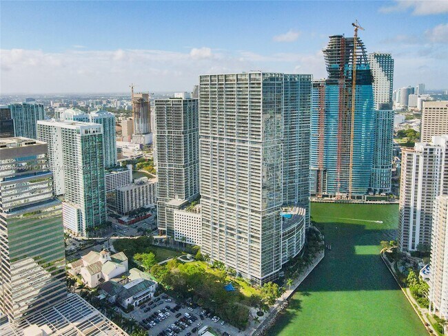 Building Photo - 485 Brickell Ave