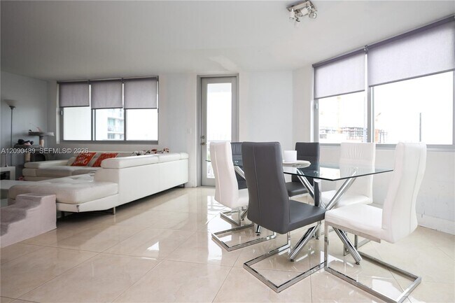 Building Photo - 7135 Collins Ave