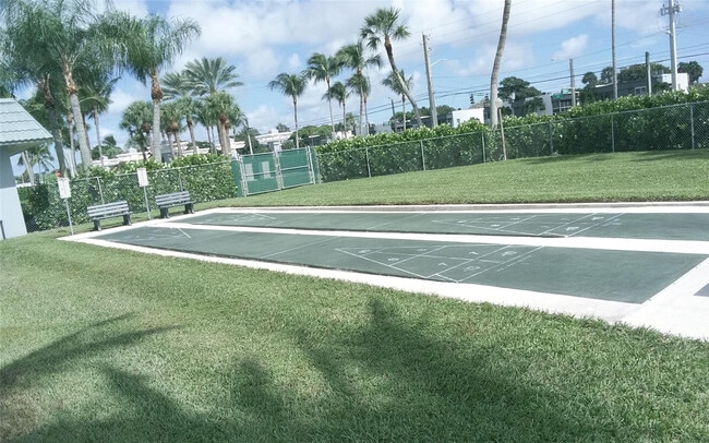 Building Photo - 307 Saxony Dr