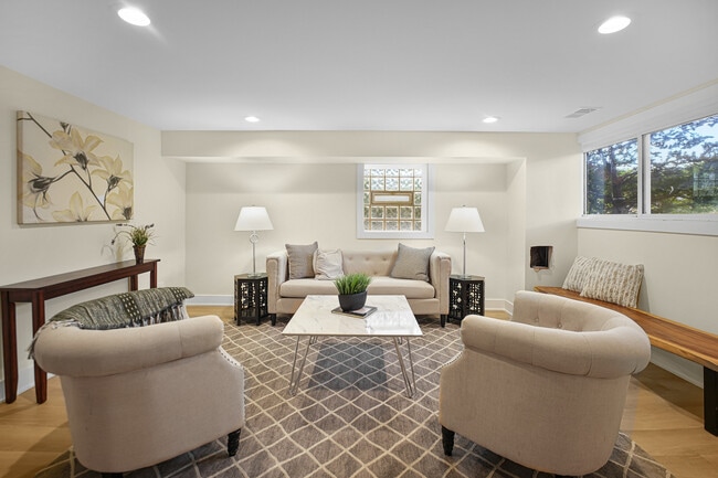 Building Photo - 2541 N 76th Ave