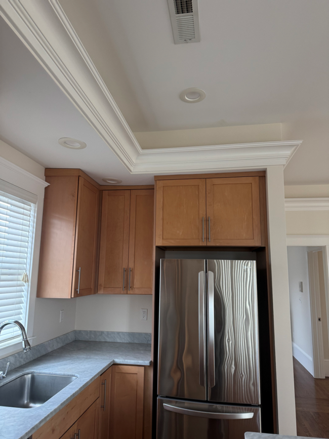 Building Photo - Welcome to this charming 2-bedroom, 1-bathroom in South San Francisco