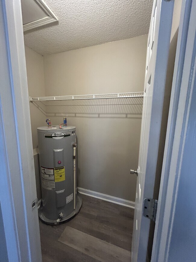 Building Photo - 2070 Carneal Ln