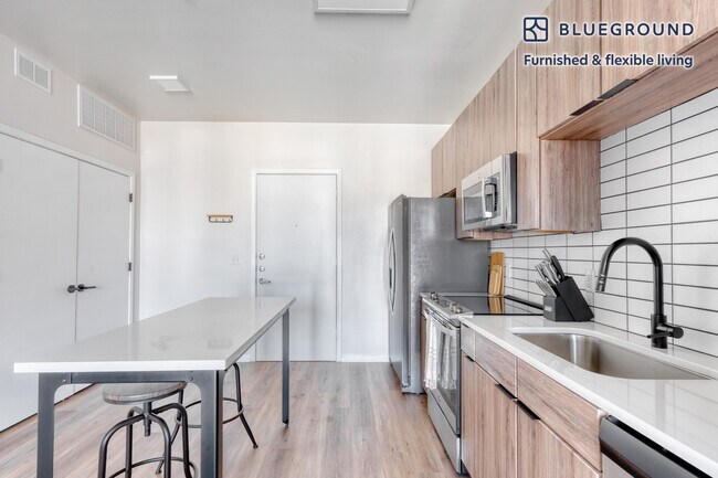 Building Photo - 3001 Esperanza Crossing