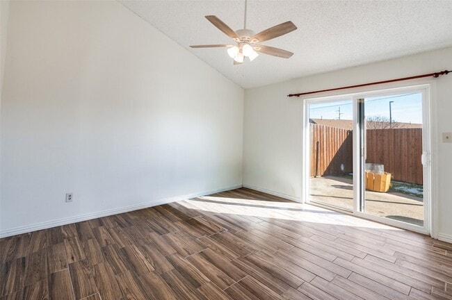 Building Photo - 661 Prairie Dell St