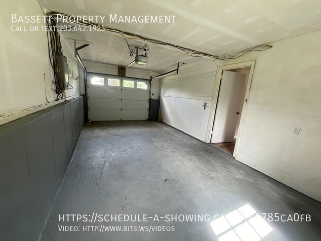 Building Photo - 45 Carriage Dr
