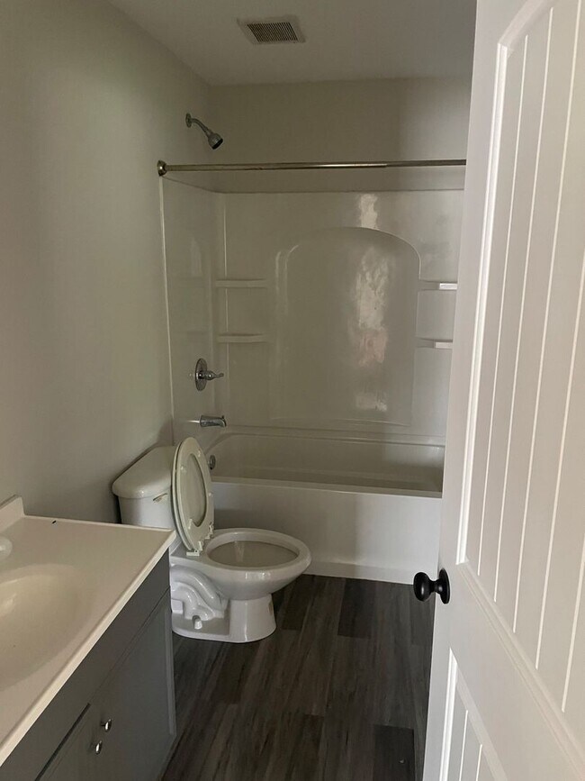 Building Photo - 1302 Ridgefield Cir