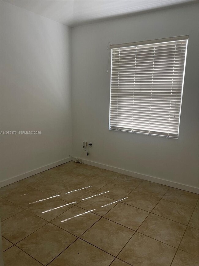 Building Photo - 942 NE 42nd Pl