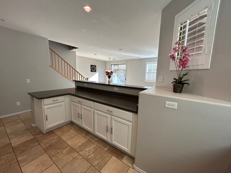 Building Photo - 8111 W Lynwood St