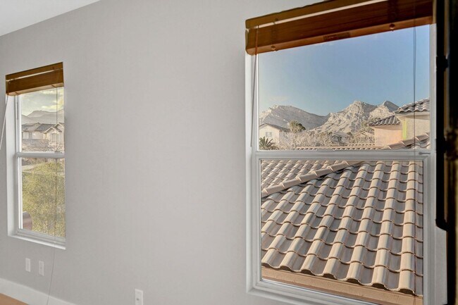 Building Photo - Remodeled Three Bedroom in Summerlin! No carpet!