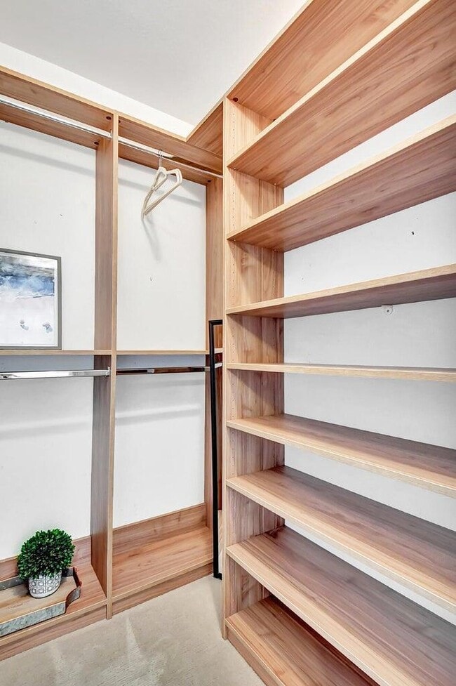 Building Photo - 3567 Commodore Cir