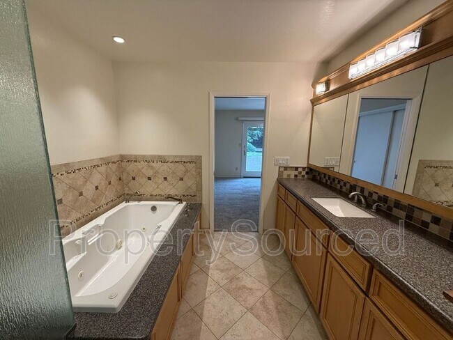 Building Photo - 1550 Naples Ct