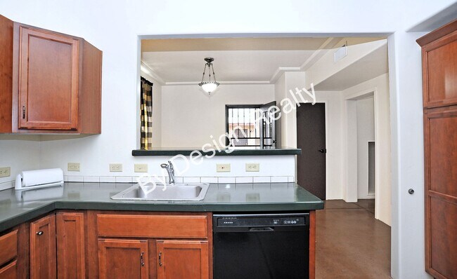 Building Photo - One-of-a-Kind Midtown 3 Bed 2.5 Bath Home | 2,040 SQ FT of Custom Craftsmanship