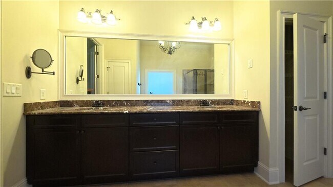 Building Photo - 3361 Lake McGinnis Dr