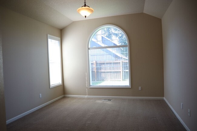 Building Photo - 902 NW 96th Cir