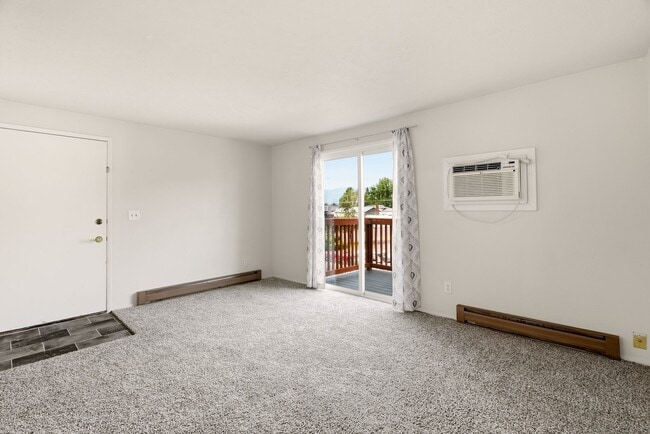 Building Photo - 13121 E Skyview Ave