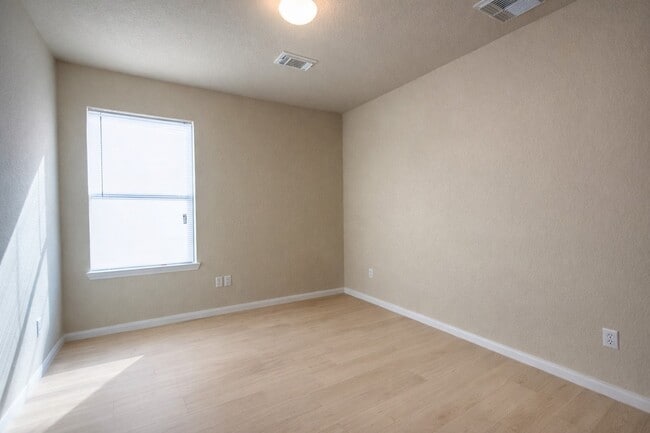 Building Photo - 3554 Garrison Run Dr