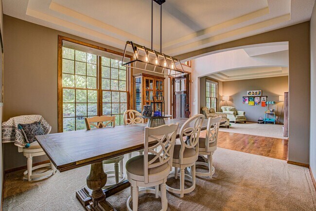 Building Photo - Immaculate 5 Bedroom 4 Bath in Chanhassen - Available August 1st.