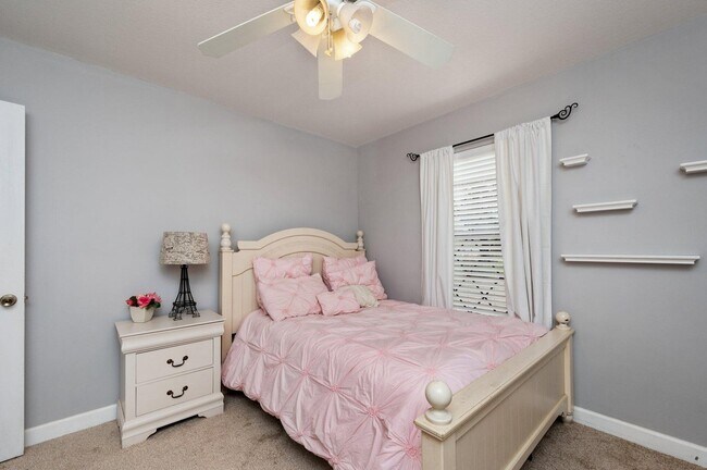 Building Photo - 615 St Martin Cove