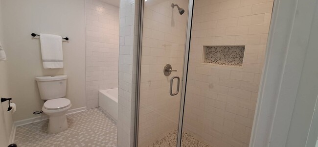 Building Photo - Beautifully renovated home in Rocky Woods ...