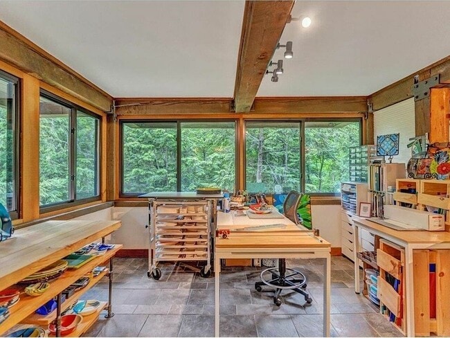 Building Photo - 122 Redrock Dr