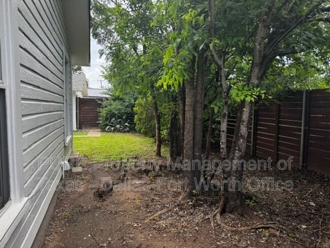 Building Photo - 2021 Bluebonnet Dr