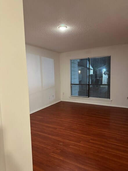 Building Photo - 5653 Encino Cv