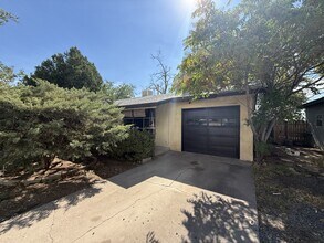 Building Photo - 3213 San Pedro Dr NE
