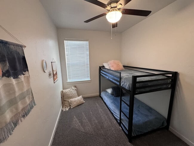 Building Photo - 2092 W Bella Ln