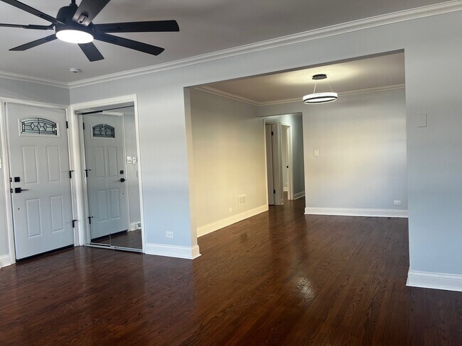 Building Photo - 6522 Spaulding Ave