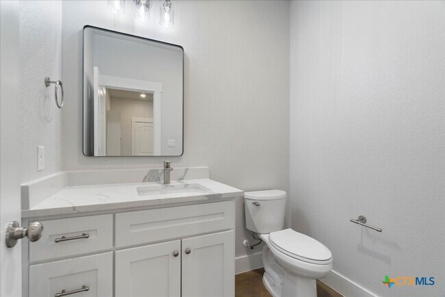 Building Photo - 223 Timberline Dr