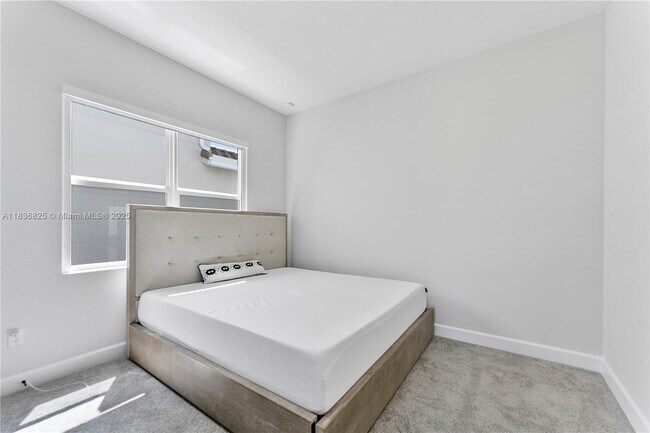 Building Photo - 14458 Spruce Pne Dr
