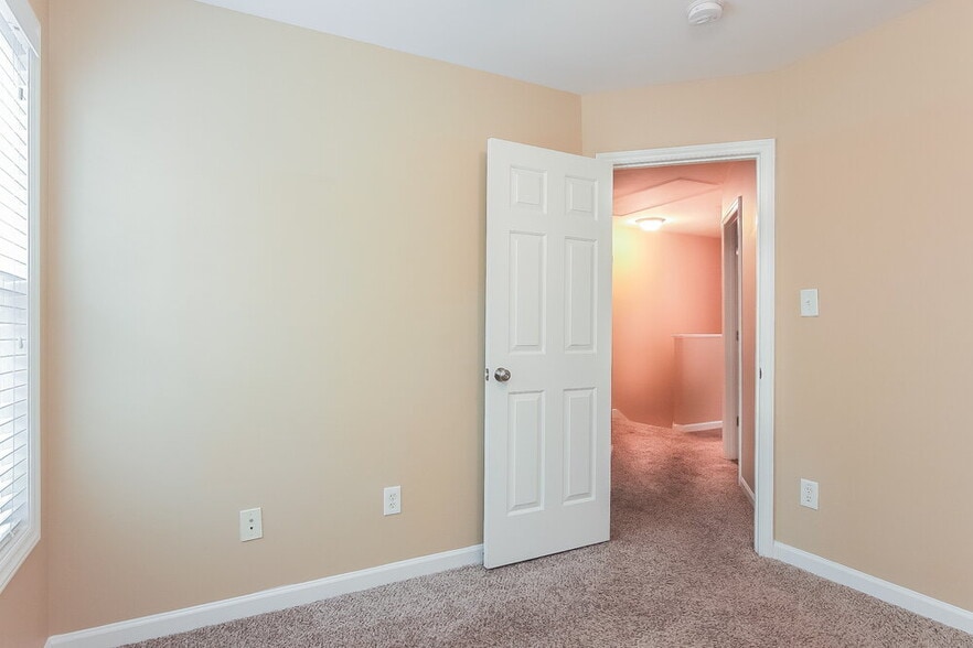 Building Photo - 2515 Dearborn Dr