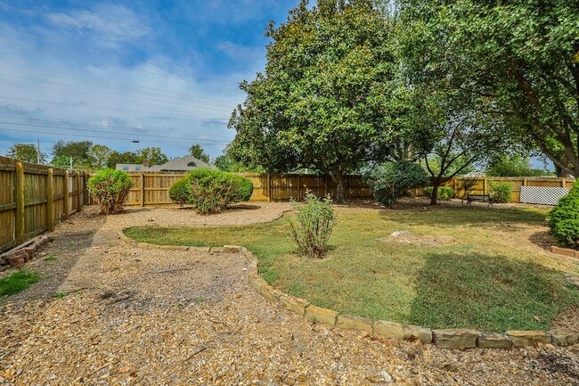 Building Photo - 5095 S Wanda Gray Ave