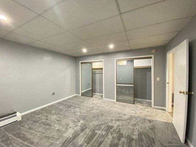Building Photo - 5 Hillside Dr