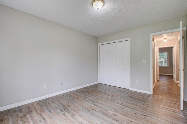 Building Photo - 5156 Scarsdale Ave