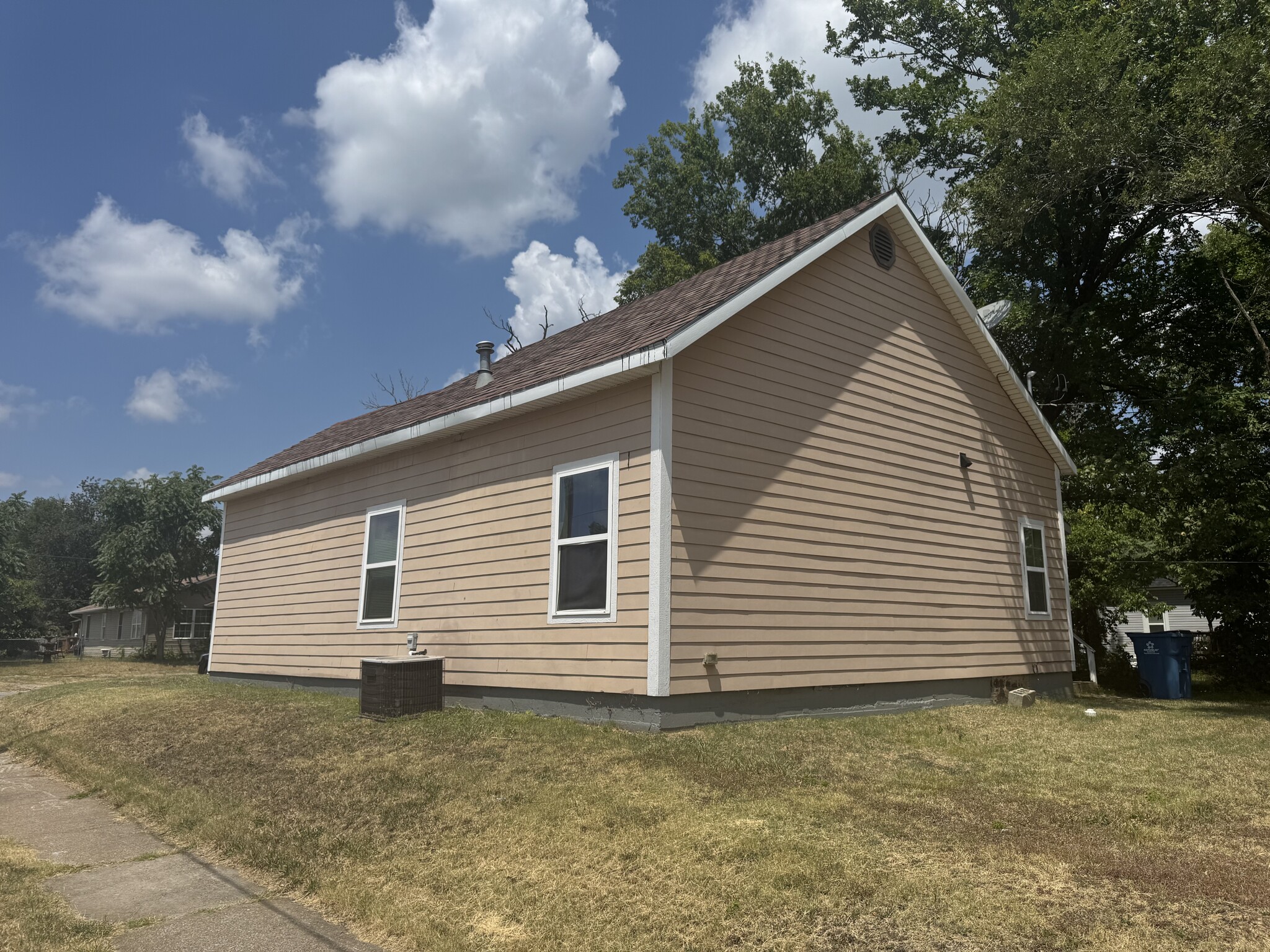Building Photo - 831 Grand Ave