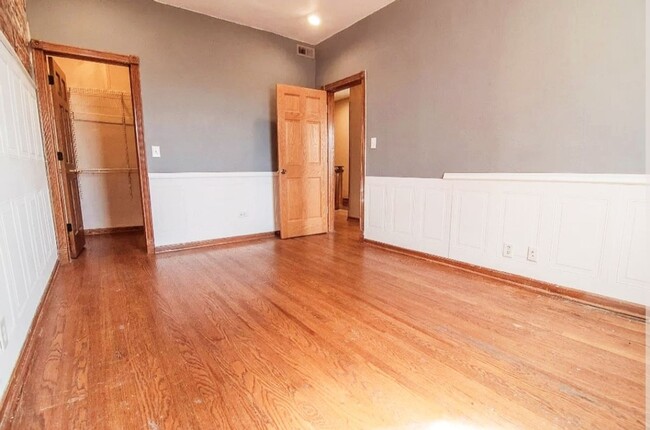 Building Photo - 4Br Home Near West Warren Blvd in Chicago