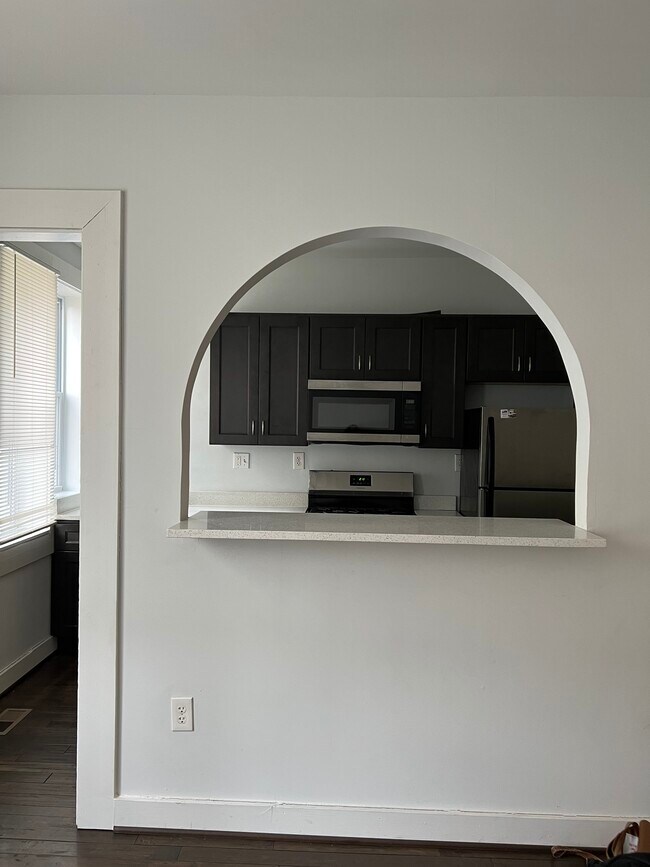 Building Photo - 4225 Ivanhoe Ave