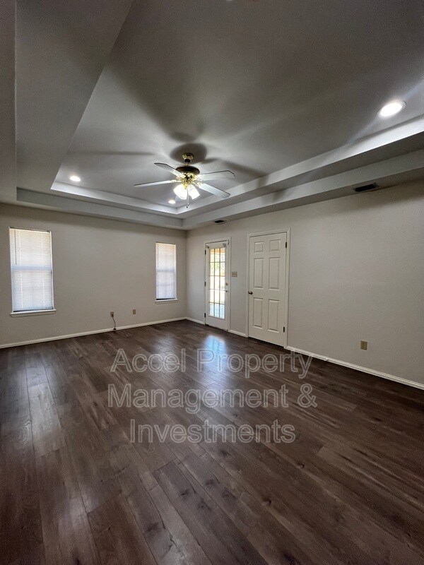 Building Photo - 1703 Sunrise