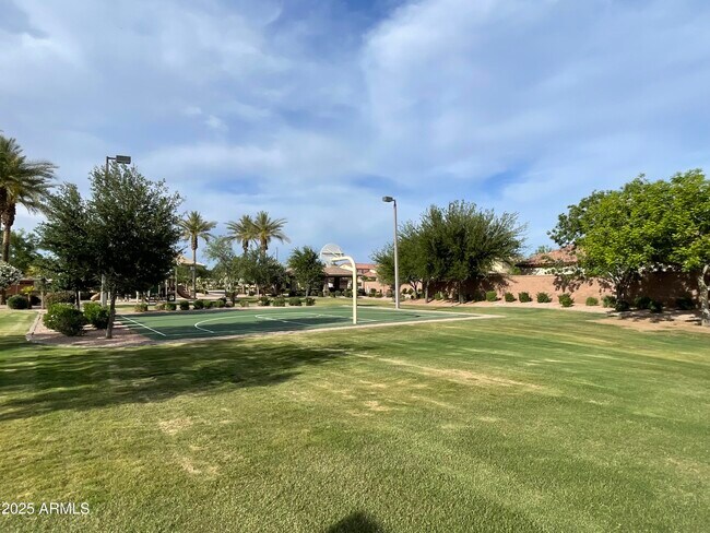 Building Photo - 712 W San Carlos Way
