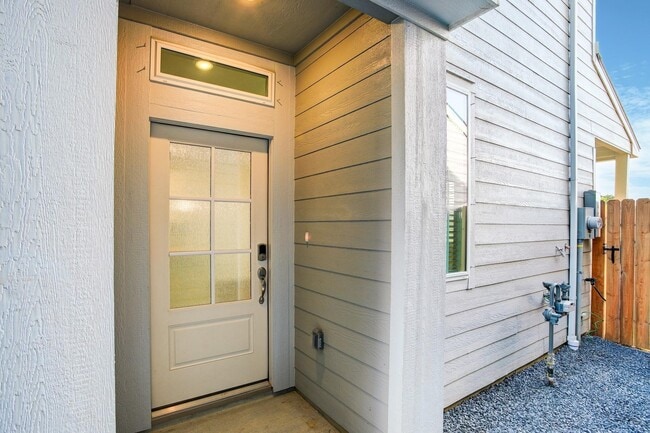 Building Photo - 629 Seabreeze Dr