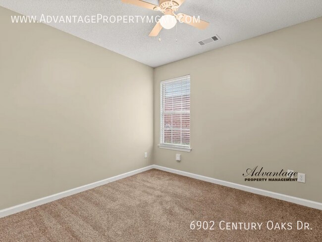 Building Photo - 6902 Century Oaks Dr