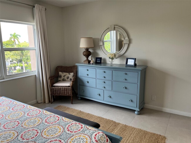 Building Photo - 1481 S Ocean Blvd