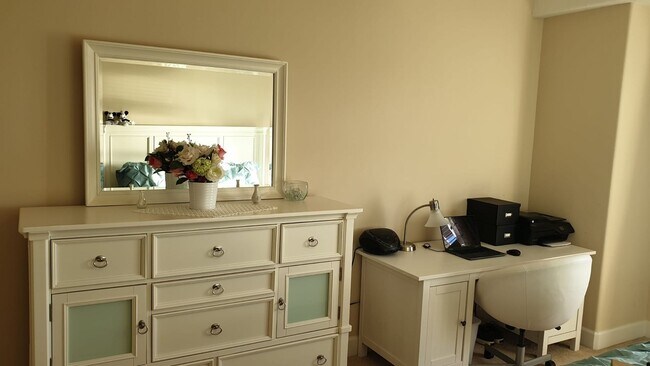 Building Photo - Stunning 3 bedroom top floor in Toscana FULLY FURNISHED