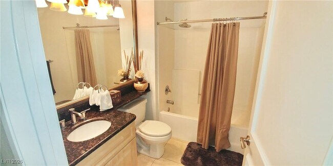 Building Photo - 230 E Flamingo Rd