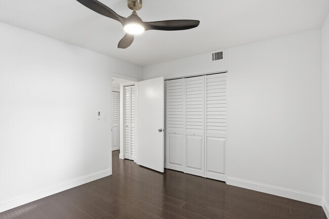 Building Photo - 110 NW 70th St